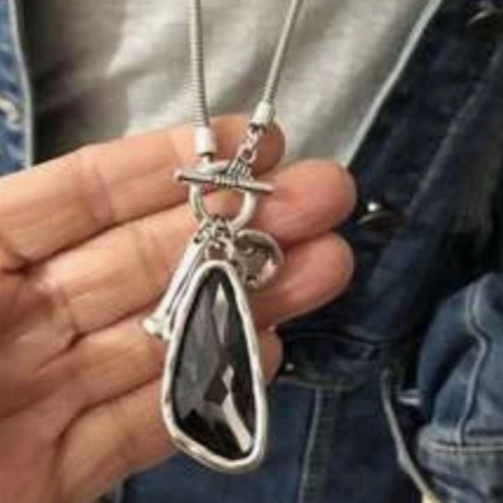 LONG ELEGANT CLASSY NECKLACE